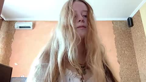 Snapshot of gertrudisturbe chatting on 05/19/26, 11:22 Kate online show from 05/19/26, 11:22