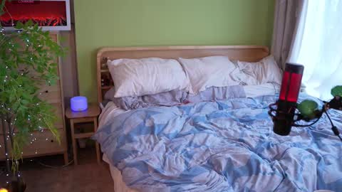 Anna online show from 11/12/25, 12:33