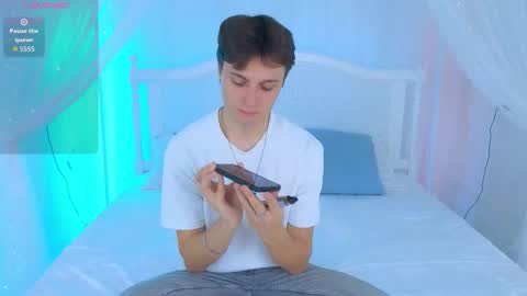 Snapshot of ggimperator chatting on 10/29/25, 10:28 Alex online show from 10/29/25, 10:28