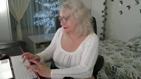 Snapshot of ghertrudequeen chatting on 04/18/26, 04:16 Ghertrudequeen online show from 04/18/26, 04:16