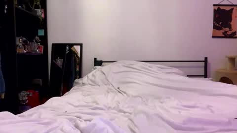 Snapshot of ghostpetal chatting on 10/18/25, 02:58 ghostpetal online show from 10/18/25, 02:58