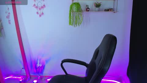 giaaaa   online show from 11/06/25, 11:04