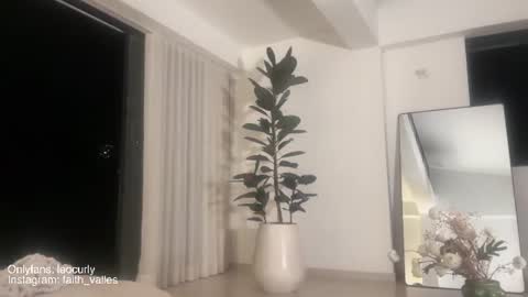 Snapshot of gia_curly chatting on 07/10/26, 01:54 Leo online show from 07/10/26, 01:54