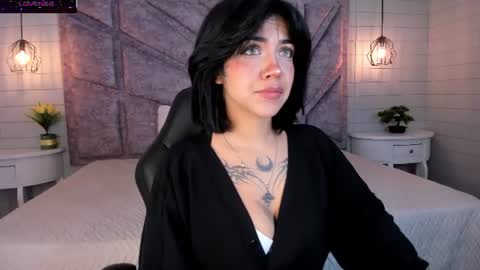 Snapshot of gia_foxy chatting on 06/19/26, 02:10 Gia online show from 06/19/26, 02:10