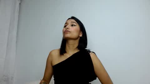 Gia Lee online show from 09/25/25, 02:59