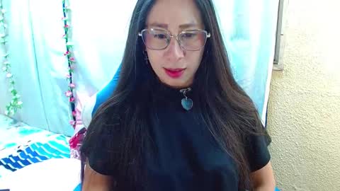 Snapshot of gia_leinn chatting on 09/24/25, 11:52 Gia  online show from 09/24/25, 11:52