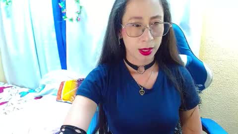 Snapshot of gia_leinn chatting on 10/20/25, 08:53 Gia  online show from 10/20/25, 08:53