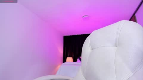 Gia lowry online show from 01/11/25, 05:51