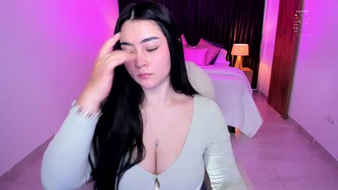 Gia lowry online show from 01/15/25, 02:46