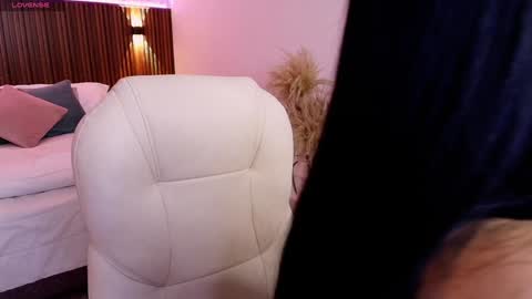 Gia lowry online show from 01/29/25, 03:12