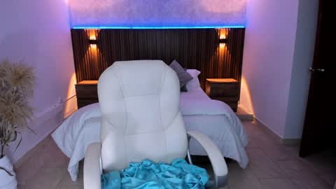 Gia lowry online show from 02/04/25, 03:11