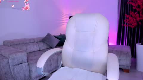 Gia lowry online show from 03/08/25, 06:43