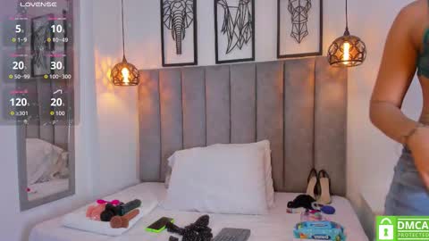 Snapshot of gia_scott chatting on 10/19/25, 09:59 Darlliny online show from 10/19/25, 09:59