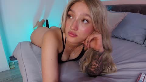 Gia online show from 01/22/25, 02:35