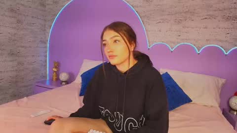 Snapshot of giaa_ross chatting on 03/12/26, 07:31 Gia online show from 03/12/26, 07:31