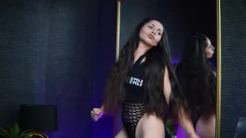 Snapshot of giaeasyice chatting on 11/08/25, 08:51 Gia online show from 11/08/25, 08:51