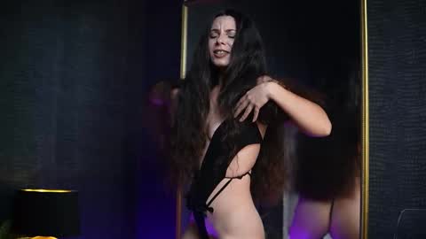 Snapshot of giaeasyice chatting on 11/12/25, 08:30 Gia online show from 11/12/25, 08:30