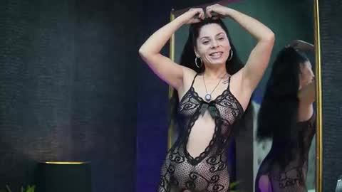 Snapshot of giaeasyice chatting on 11/19/25, 08:42 Gia online show from 11/19/25, 08:42