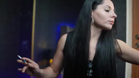 Snapshot of giaeasyice chatting on 11/28/25, 08:44 Gia online show from 11/28/25, 08:44