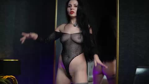 Snapshot of giaeasyice chatting on 12/18/25, 07:09 Gia online show from 12/18/25, 07:09