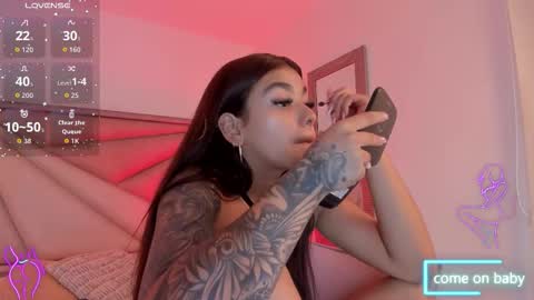 Gia  online show from 11/28/25, 05:37