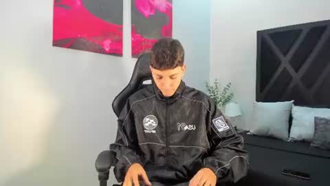 Snapshot of gian_rossii chatting on 06/18/26, 11:14 GIAN online show from 06/18/26, 11:14