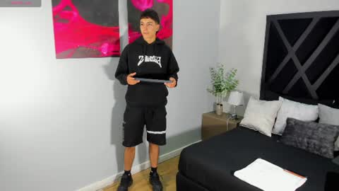 Snapshot of gian_rossii chatting on 06/26/26, 11:25 GIAN online show from 06/26/26, 11:25