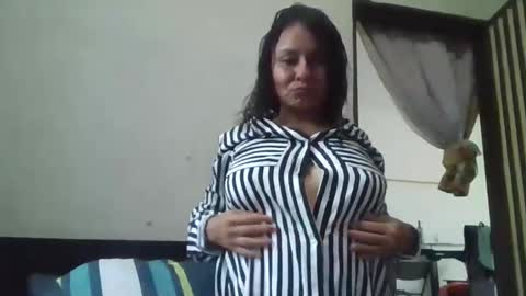 gianna165909 online show from 01/01/25, 05:55