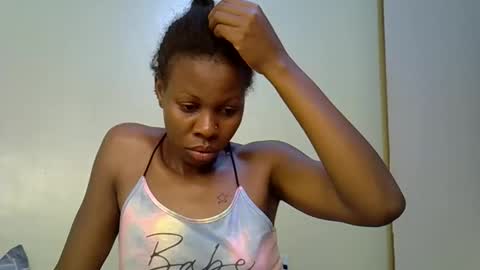 Snapshot of gianna_012 chatting on 09/26/25, 02:26 ENNY online show from 09/26/25, 02:26