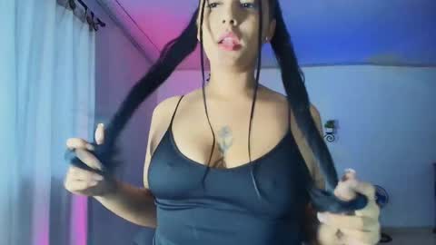 Giana Roberts online show from 11/04/25, 12:04