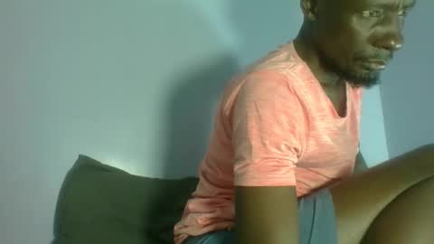 Snapshot of giant_couple chatting on 04/28/26, 02:21 giant_couple online show from 04/28/26, 02:21