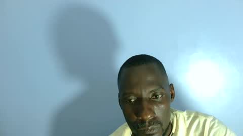 Snapshot of giant_couple chatting on 07/02/26, 10:54 giant_couple online show from 07/02/26, 10:54