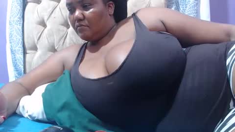 Snapshot of gianttitts chatting on 01/31/25, 07:51 gianttitts online show from 01/31/25, 07:51