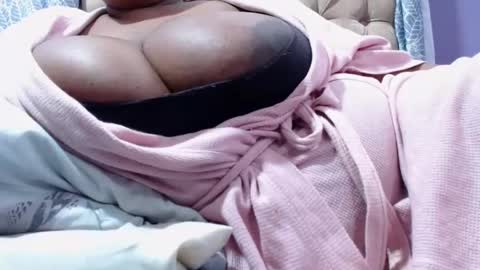 Snapshot of gianttitts chatting on 02/24/25, 07:33 gianttitts online show from 02/24/25, 07:33