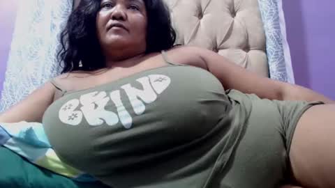 Snapshot of gianttitts chatting on 03/02/25, 09:01 gianttitts online show from 03/02/25, 09:01