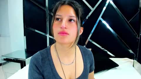 GiaRoussel online show from 12/14/25, 06:01