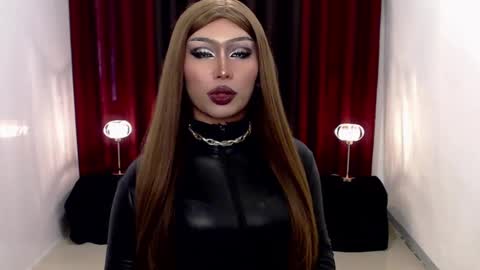 Snapshot of giaxxx01 chatting on 12/09/24, 03:07 Gia X online show from 12/09/24, 03:07