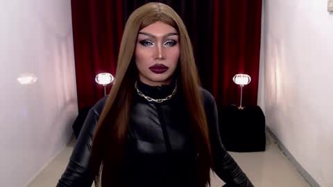 Snapshot of giaxxx01 chatting on 12/13/24, 05:38 Gia X online show from 12/13/24, 05:38