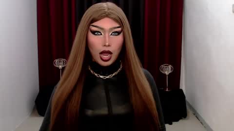 Snapshot of giaxxx01 chatting on 01/12/25, 10:45 Gia X online show from 01/12/25, 10:45