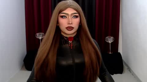 Snapshot of giaxxx01 chatting on 02/17/25, 05:25 Gia X online show from 02/17/25, 05:25