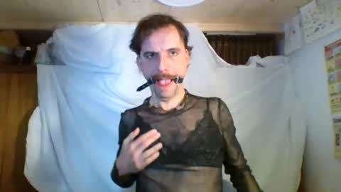 Snapshot of gidjuh1988 chatting on 04/23/26, 08:02 gidjuh1988 online show from 04/23/26, 08:02