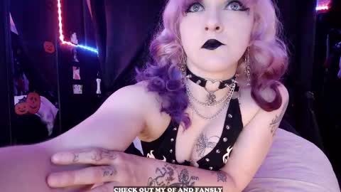 Snapshot of gigglemethis22 chatting on 09/22/25, 05:59 Giggles online show from 09/22/25, 05:59