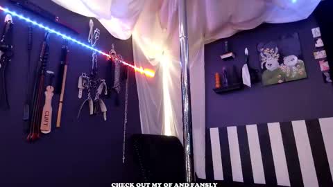 Snapshot of gigglemethis22 chatting on 11/03/25, 07:48 Giggles online show from 11/03/25, 07:48