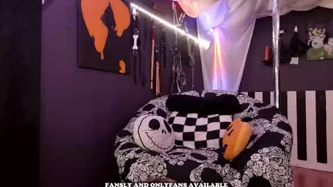 Giggles online show from 02/20/26, 04:18