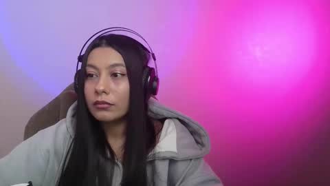 Snapshot of gigglepuff_ chatting on 12/18/25, 08:09 gigglepuff_ online show from 12/18/25, 08:09