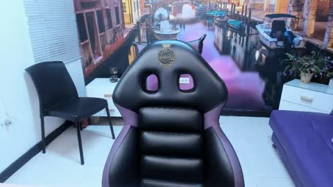 Snapshot of gigi_gilt_ chatting on 04/08/26, 09:42 Gigi 3 online show from 04/08/26, 09:42