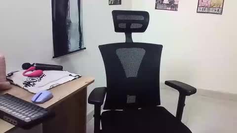 Snapshot of gigi_scott_ chatting on 12/04/25, 01:48 GIGI STCOTT online show from 12/04/25, 01:48