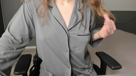 gigihadd online show from 12/11/24, 02:11