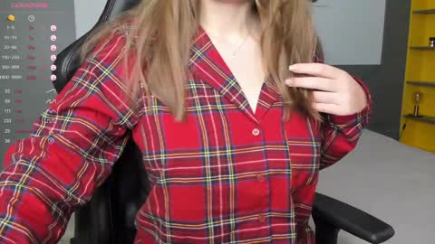 gigihadd online show from 12/14/24, 06:52