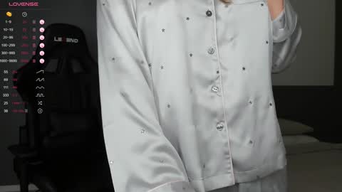 gigihadd online show from 01/30/25, 03:19